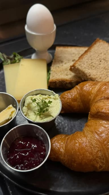 nima fruehstueck croissant ei